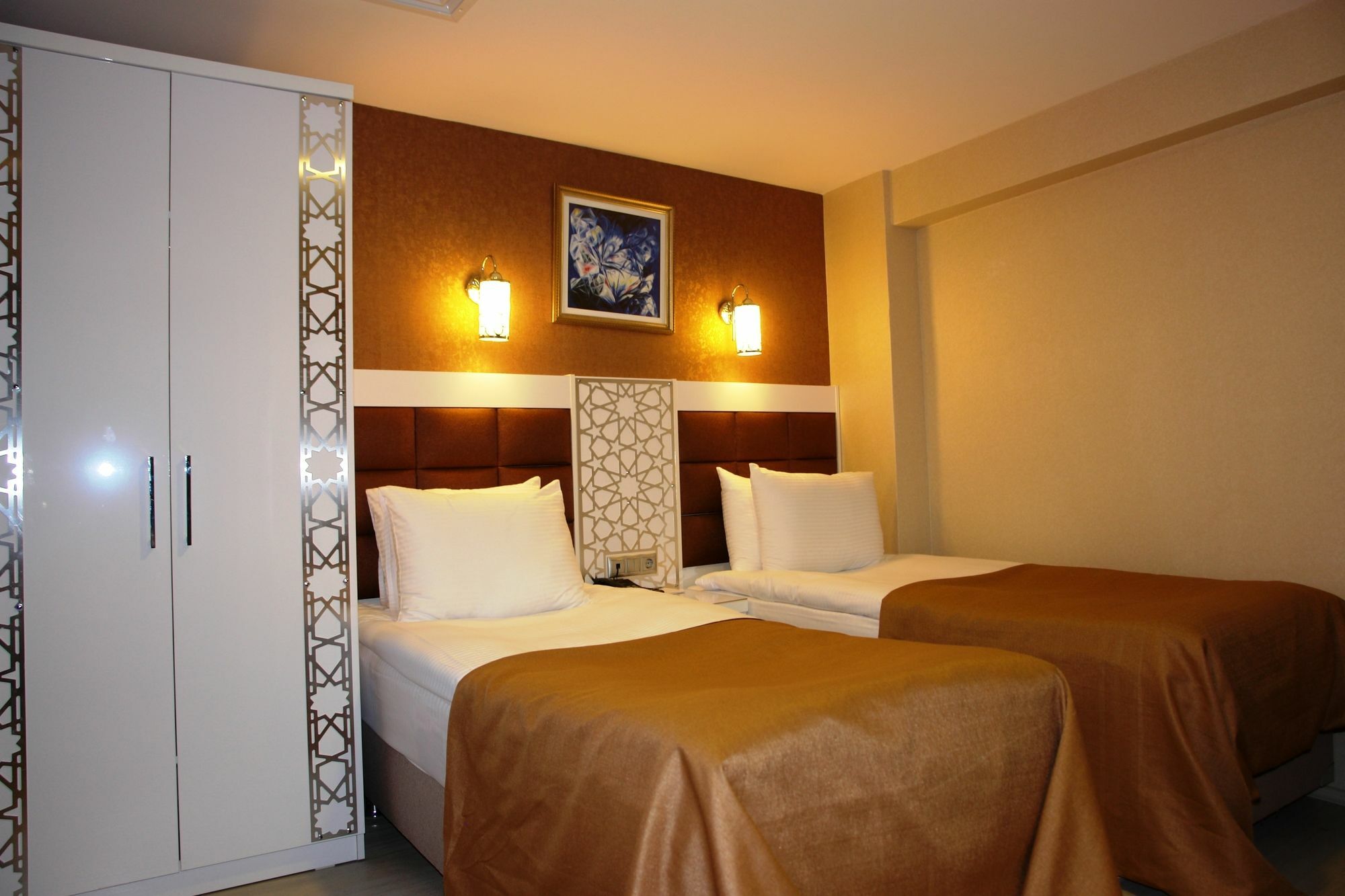 Otel River 2*